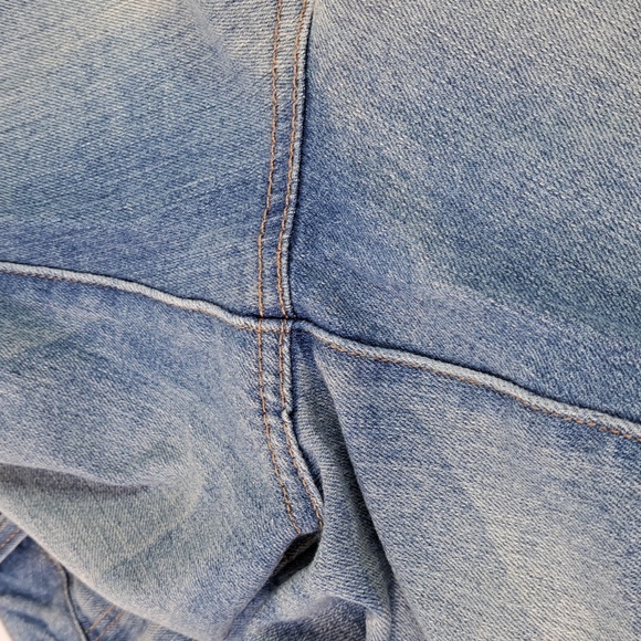 l.e.i. Ashley Low Rise Slim Boot Distressed Lite Blue Jeans Junior Size 17 Short - Picture 13 of 17